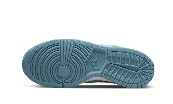 Dunk Low Clear Swoosh - Image 4