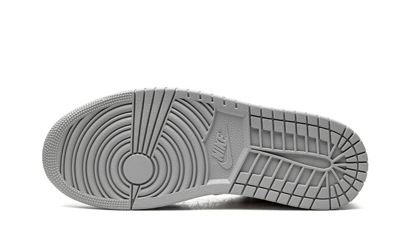 Air Jordan 1 Low SE Light Smoke Grey Gym Red - Image 4