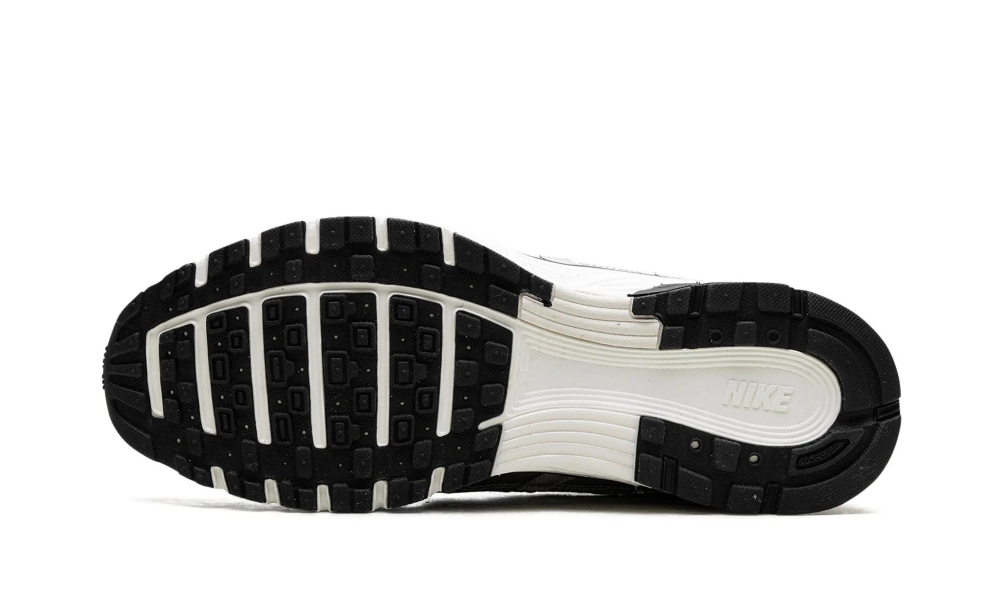 Nike P-6000 Metallic Silver - Image 4