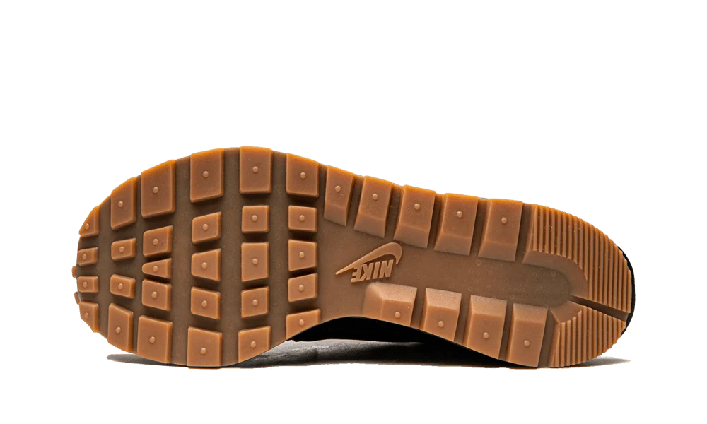Nike Vaporwaffle sacai Black Gum - Image 4