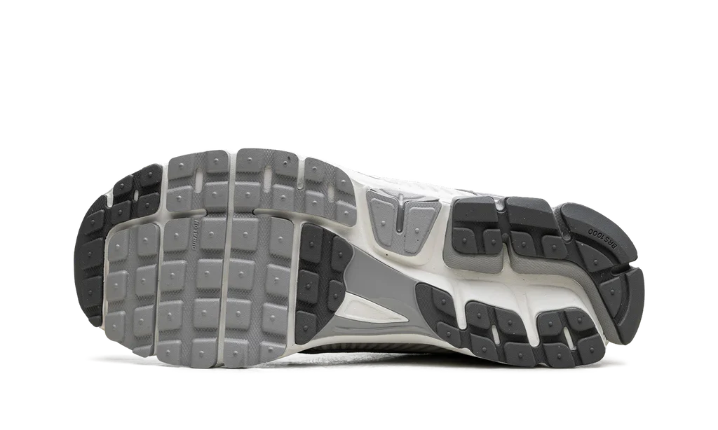 Nike Zoom Vomero 5 Metallic Silver - Image 4