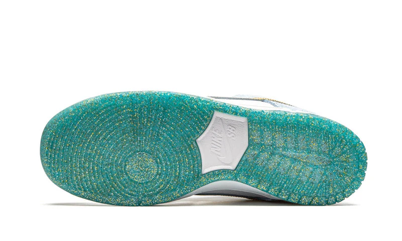 Nike SB Dunk Low Sean Cliver - Image 4